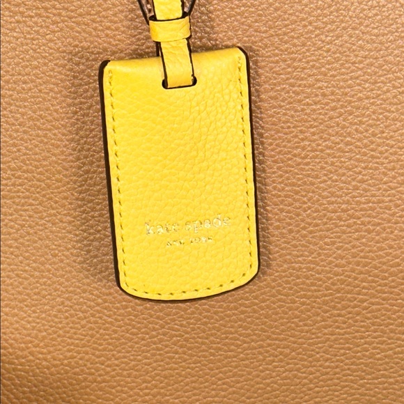 Kate Spade Market Pebbled Leather Medium Tote in Brown! In Excellent Condition! - Picture 3 of 10